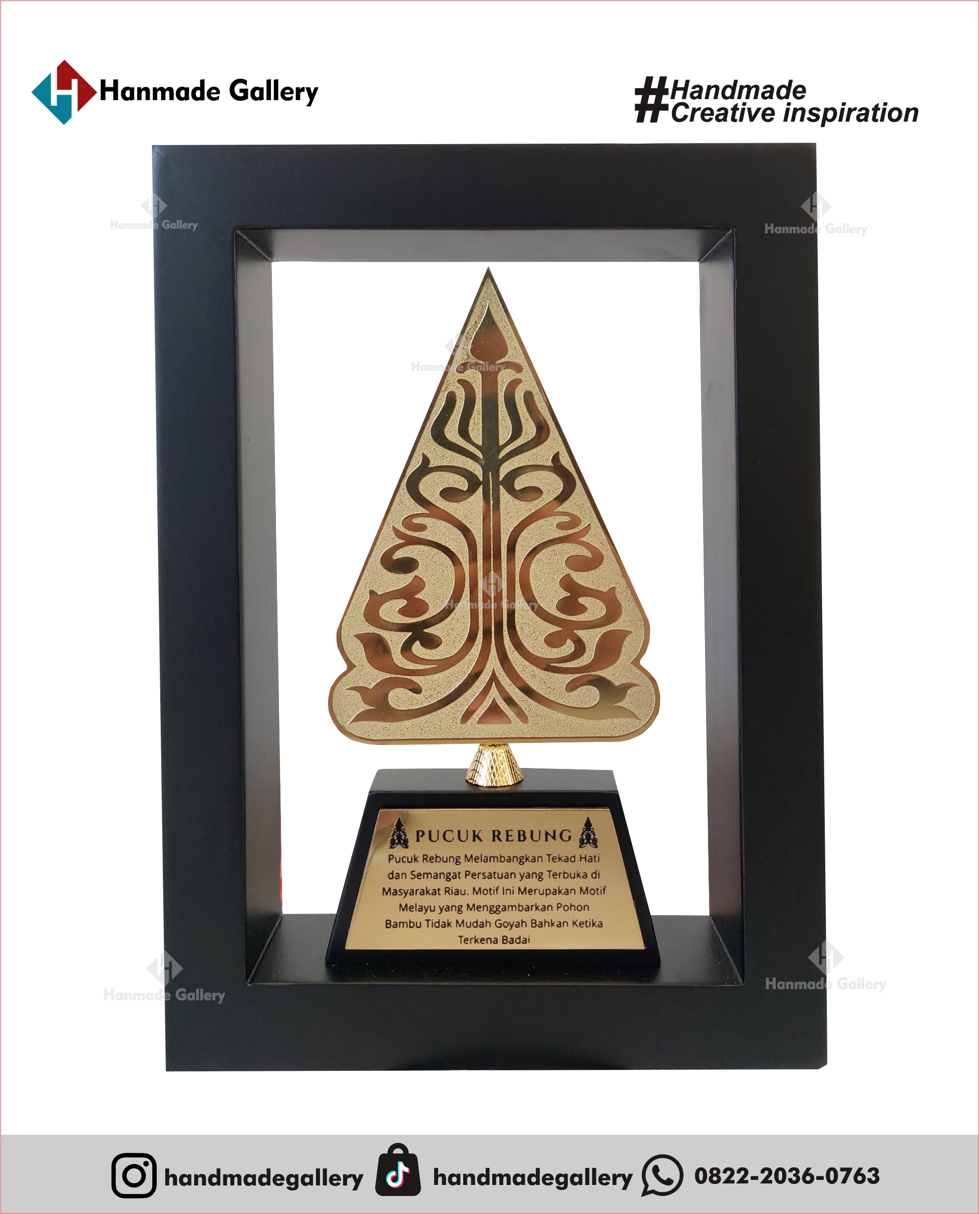 Plakat kayu merupakan produk plakat yang eksklusif dan elegan. Plakat kayu dengan sentuhan kombinasi plat kuningan menjadikan plakat kayu banyak sekali diminati baik instansi pemerintah, BUMN, Universitas dan juga perusahaan – perusahaan swasta. Produk plakat kayu ini terkenal dengan nilai kemewahanya dengan kombinasi kuningan